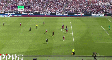 金州勇士在主场134-117击败犹他爵士，终结三连败，展现强大韧性与高效进攻。